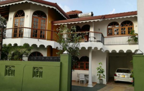 Гостиница Lassana Villa  Negombo